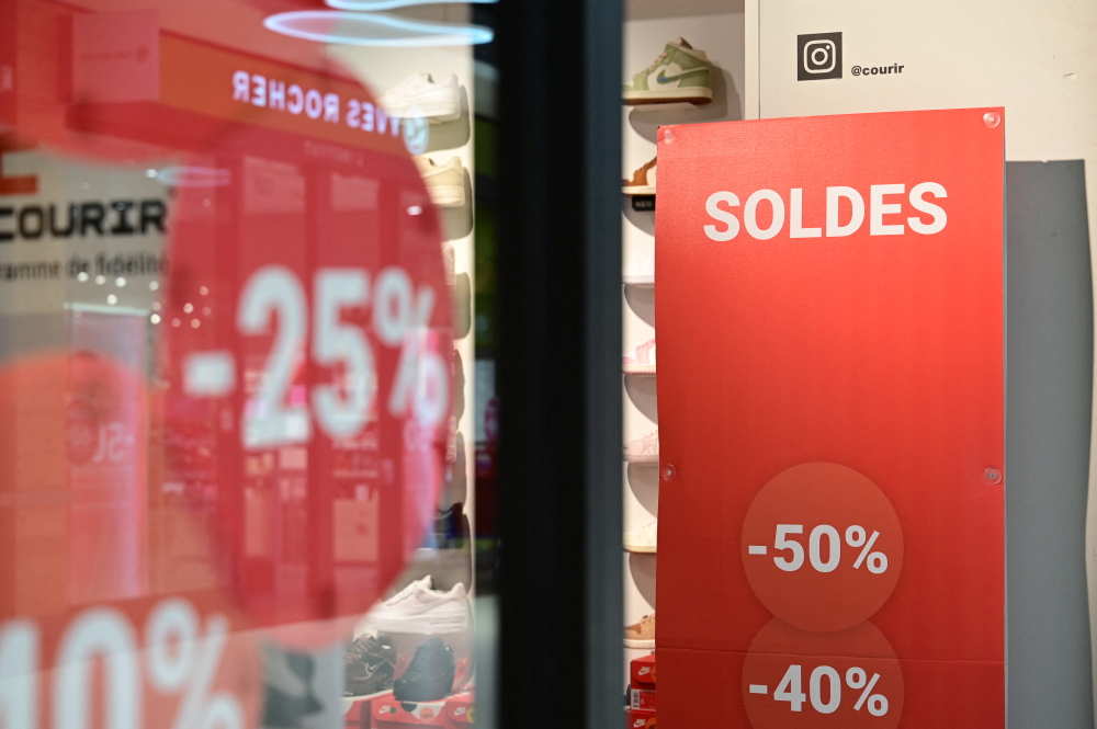 Canicule : le gouvernement va prolonger les soldes d'été