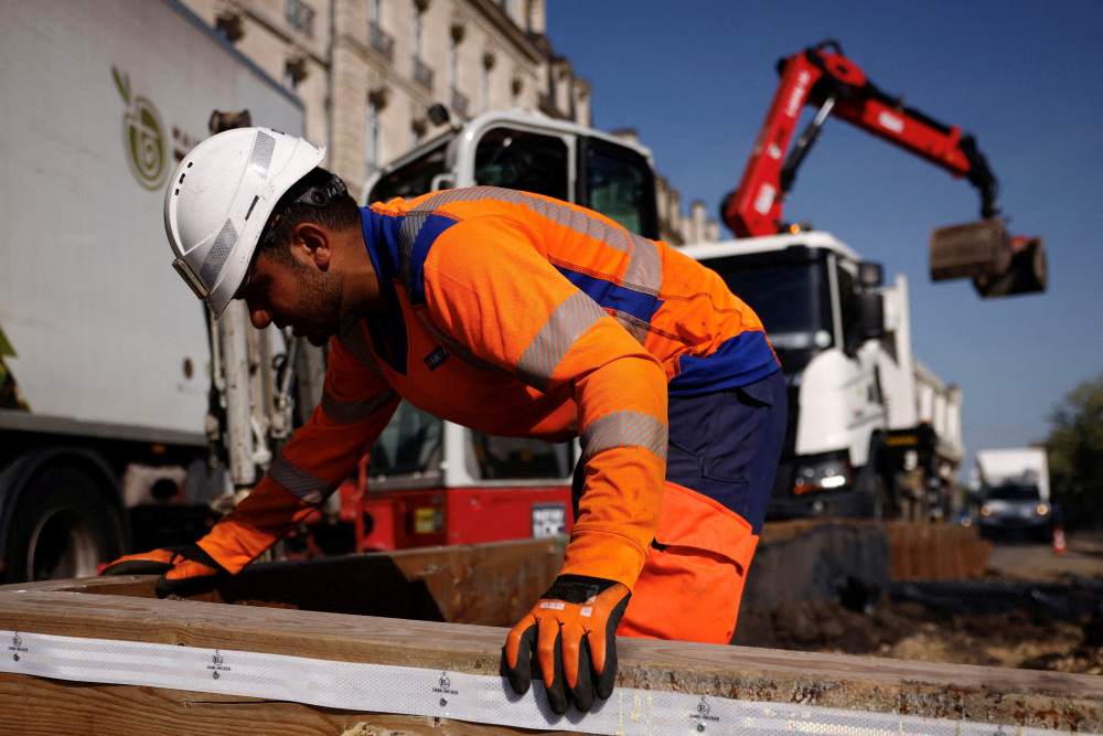 Malgré la canicule, l'économie française résiste mais reste sous pression