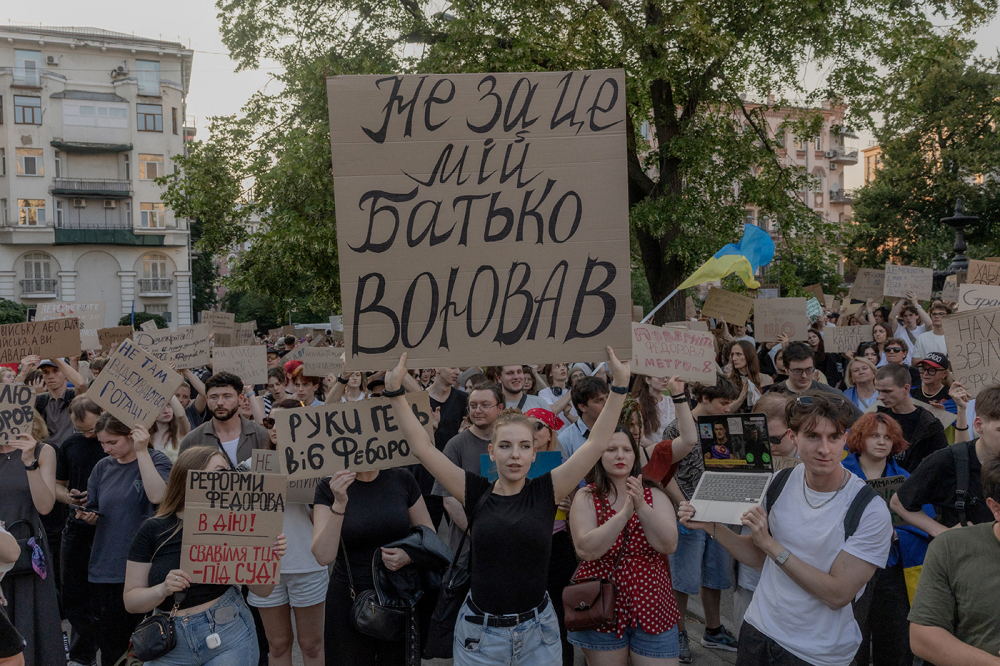 « Rendez-nous Fedorov » : en Ukraine, la colère gronde après l'éviction du ministre de la Défense par Zelensky