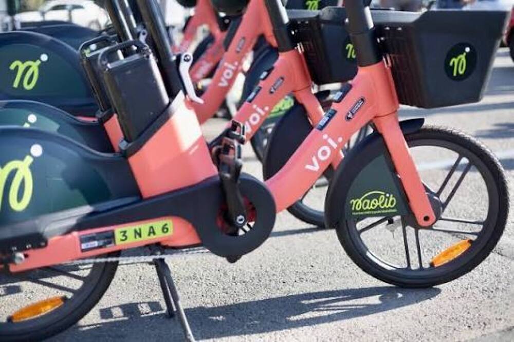 Des vélos en libre-service « made in China » ? À Nantes, le choix de l'opérateur VOI fait polémique